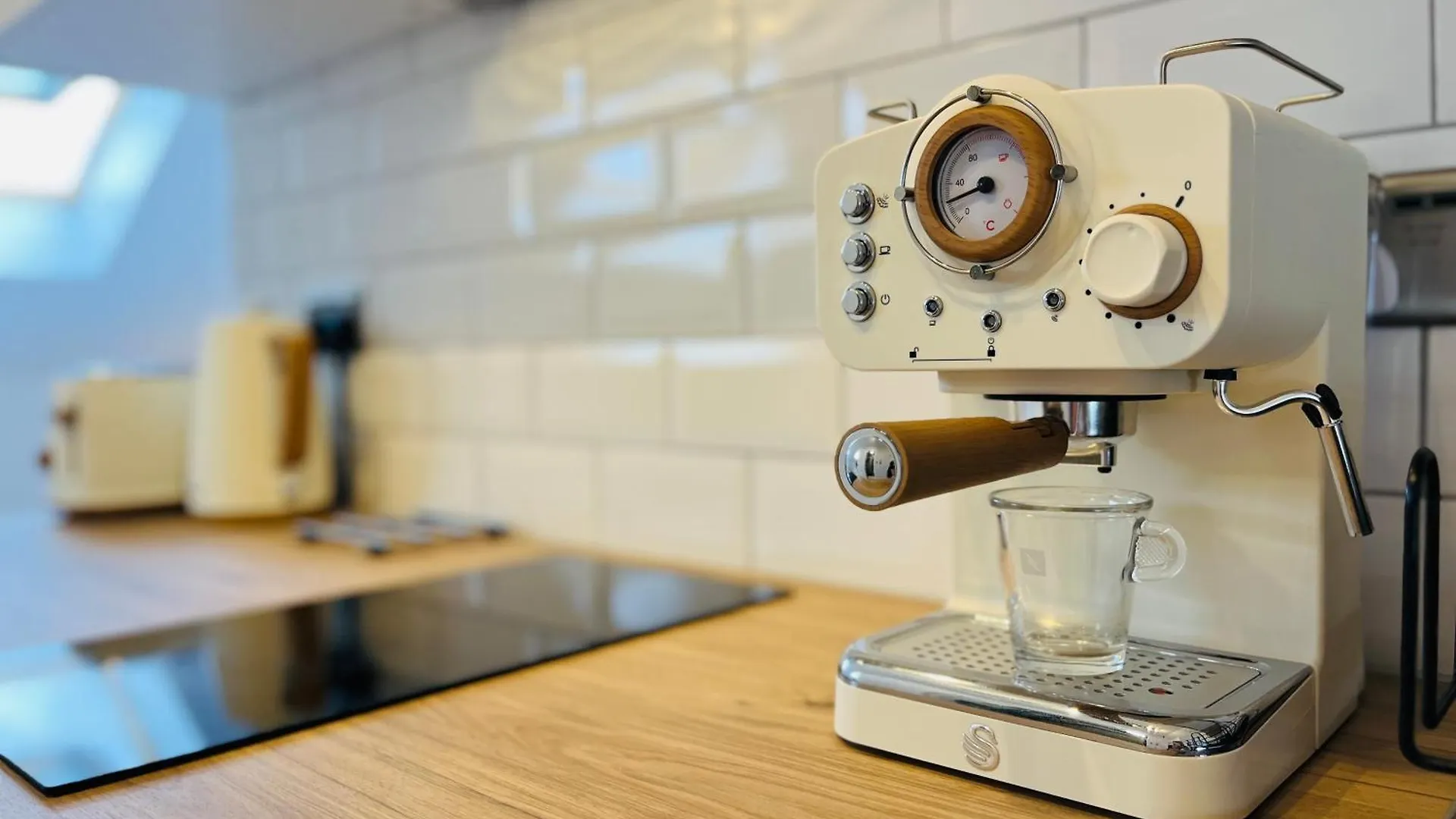 Homestay The Nook Londons Swanky Studio With Free Parking