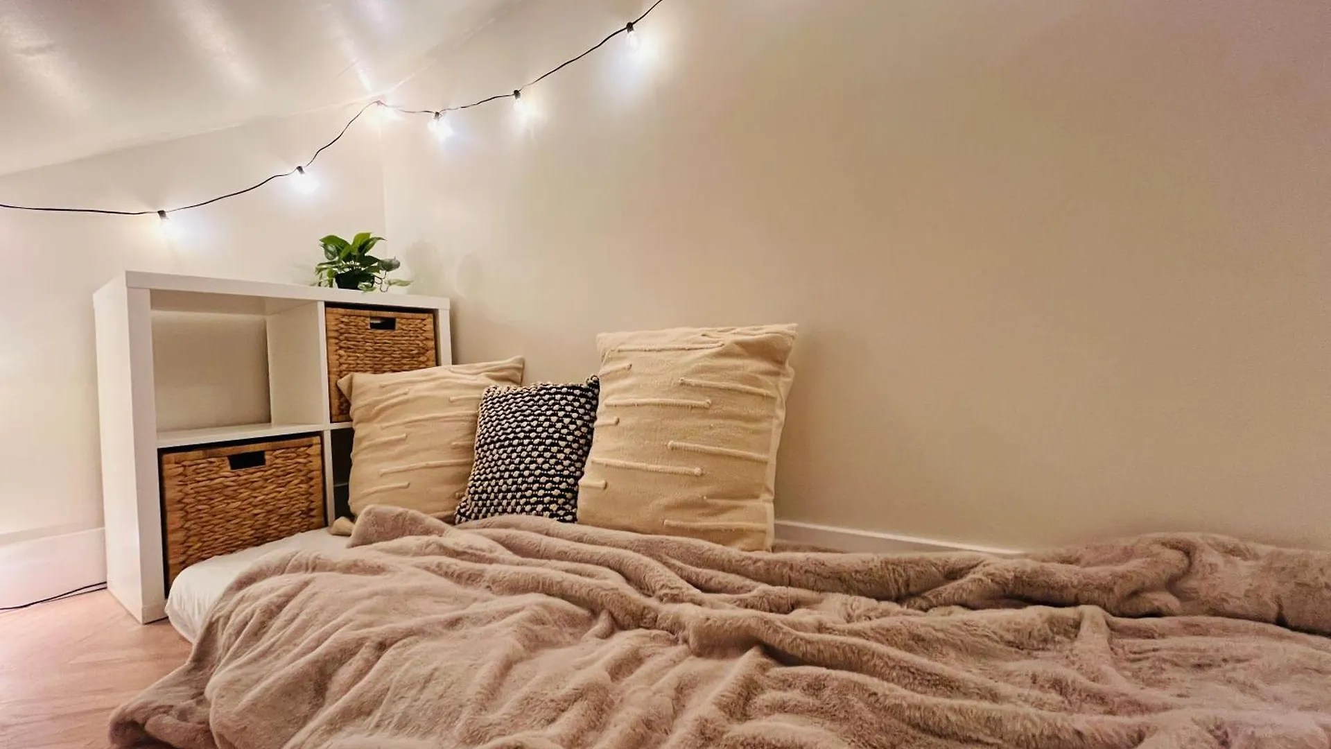 Homestay The Nook Londons Swanky Studio With Free Parking