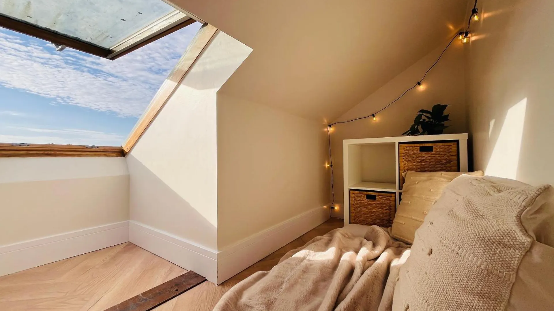 Homestay The Nook Londons Swanky Studio With Free Parking